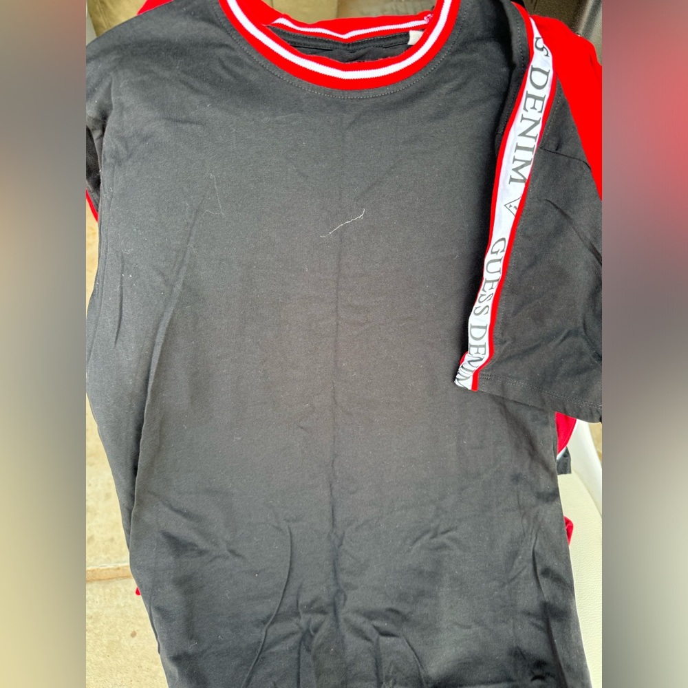 Guess plain black tee.